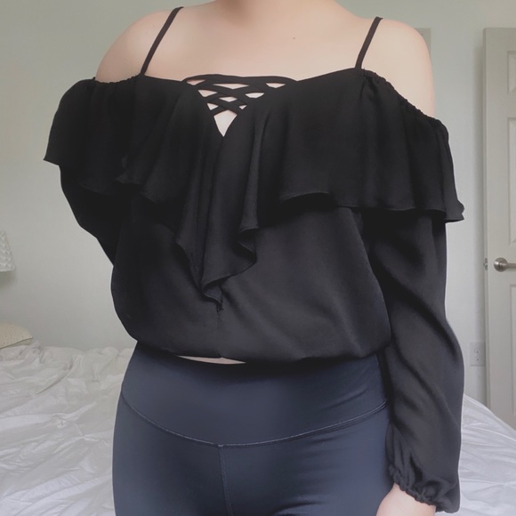 *BRAND NEW* Black Ruffle Cold Shoulder Top - Picture 2 of 2
